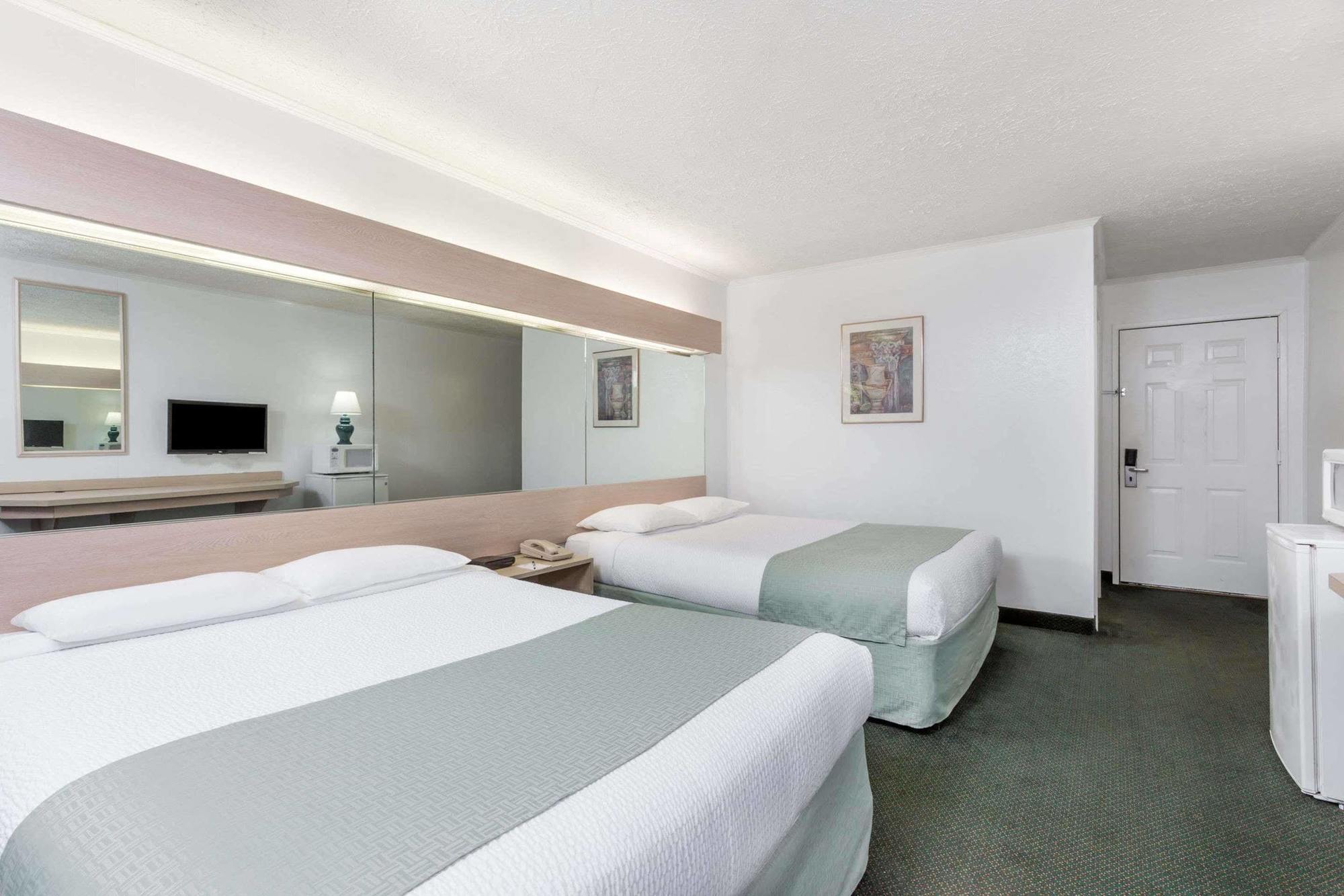Microtel Inn By Wyndham Атенс Екстер'єр фото
